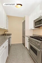 111 W 67th St in New York, NY - Building Photo - Building Photo