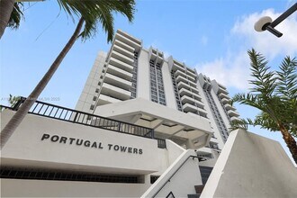 3200 Collins Ave, Unit 12-3 in Miami Beach, FL - Building Photo - Building Photo