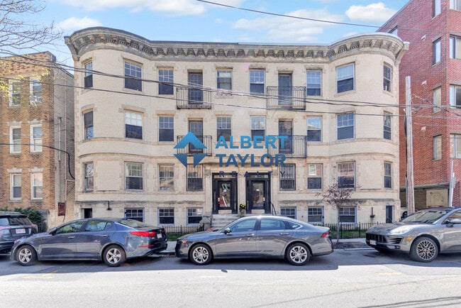 104 Strathmore Rd, Unit 4