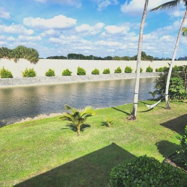 9835 NW 57th Manor in Coral Springs, FL - Building Photo - Building Photo
