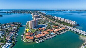 4730 Brittany Dr S in St. Petersburg, FL - Building Photo