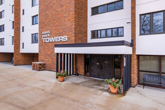 East Park Towers in Racine, WI - Building Photo - Building Photo