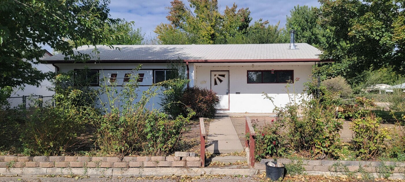 115 Gumaer Ave in Florence, CO - Building Photo