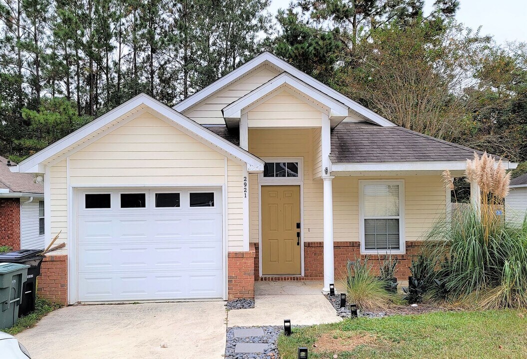 2921 Alexis Ln in Tallahassee, FL - Building Photo