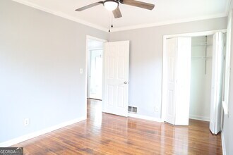 2657 Crestdale Cir SE in Atlanta, GA - Building Photo - Building Photo