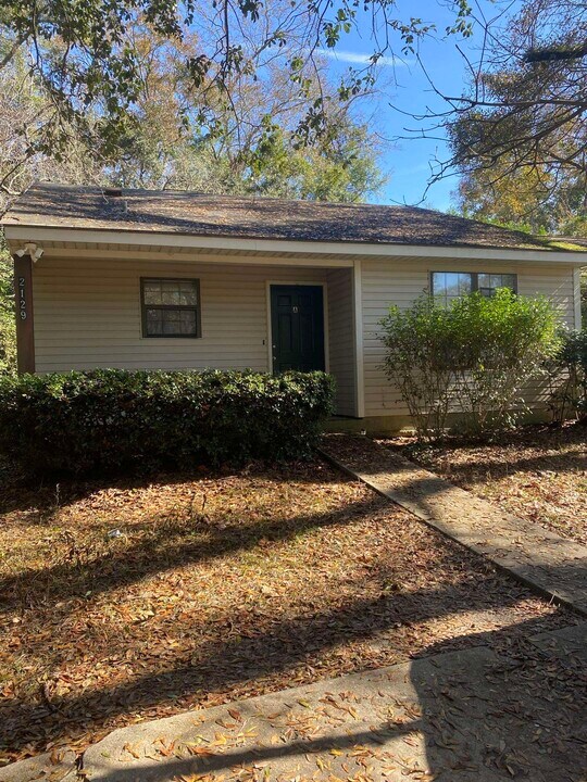 2129 Pecan Ln in Tallahassee, FL - Building Photo