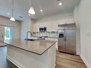 27170 St Andrews Ave in Wesley Chapel, FL - Foto de edificio - Building Photo