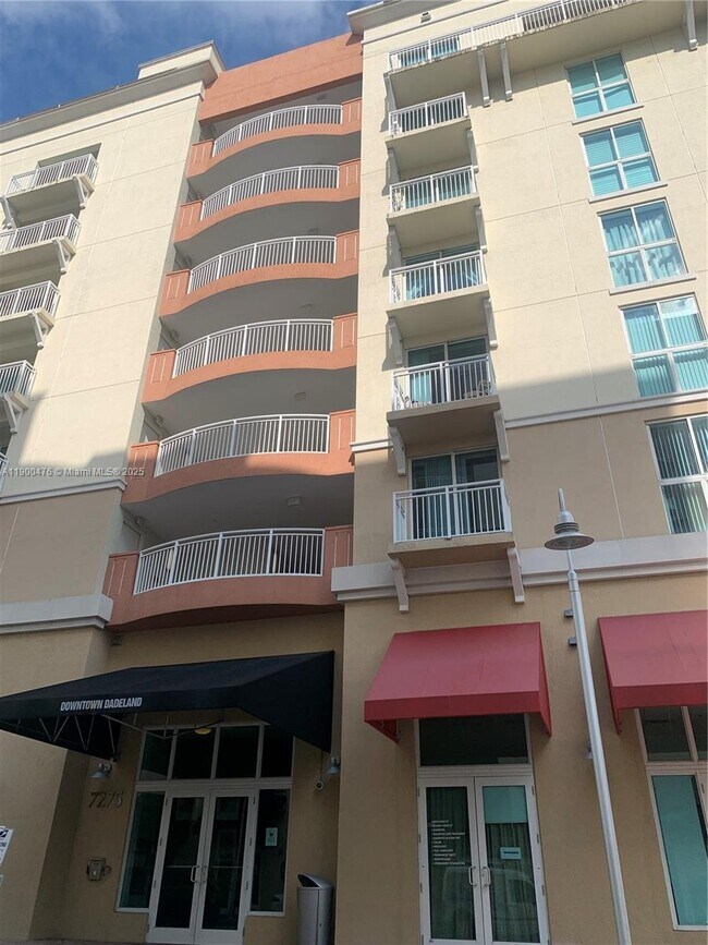 7275 SW 90th St in Miami, FL - Building Photo - Building Photo