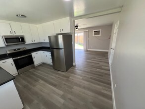 803 El Portal Ave in Manteca, CA - Building Photo - Building Photo