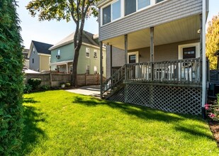 41 Rich St, Unit 2 in Waltham, MA - Foto de edificio - Building Photo