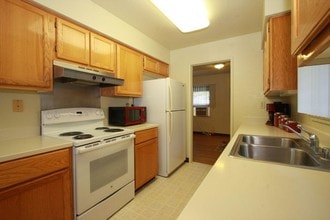 Island Palm Communities in Honolulu, HI - Building Photo - Building Photo