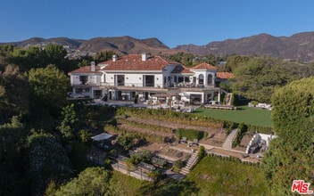 6110 Merritt Dr in Malibu, CA - Building Photo - Building Photo