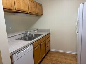 2736 S Knightsbridge Cir in Ann Arbor, MI - Building Photo - Building Photo