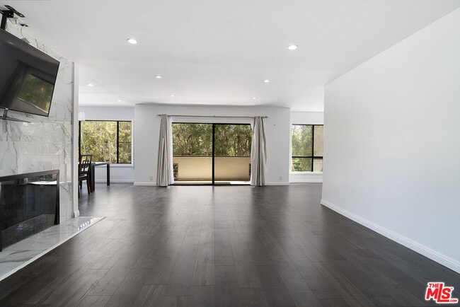 853 Le Doux Rd in Los Angeles, CA - Building Photo - Building Photo