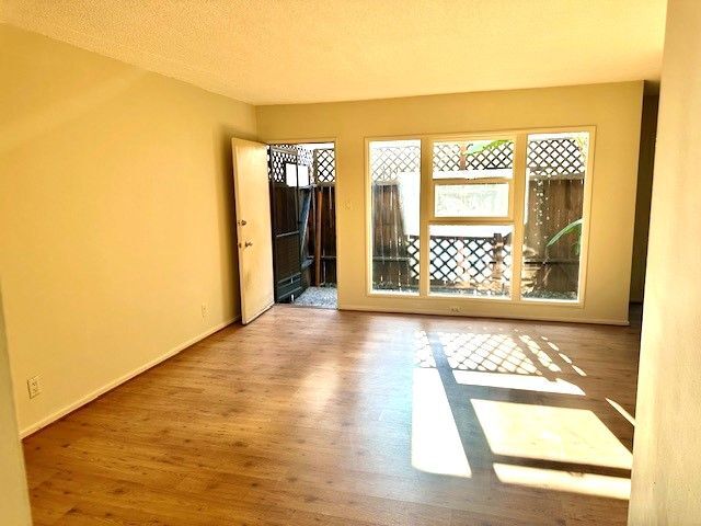 11843 Dorothy St in Los Angeles, CA - Building Photo - Building Photo