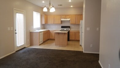 8602 Peaceful Dreams St in Las Vegas, NV - Building Photo - Building Photo