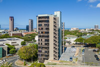 Royal Kinau Apartments in Honolulu, HI - Building Photo - Building Photo