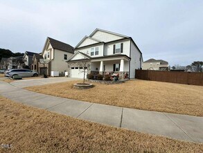 3500 Barn Rd in Apex, NC - Foto de edificio - Building Photo