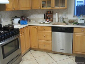 140 NW 190th St in Miami, FL - Building Photo - Building Photo