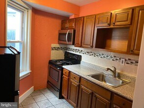 1221 S 52nd St in Philadelphia, PA - Building Photo - Building Photo