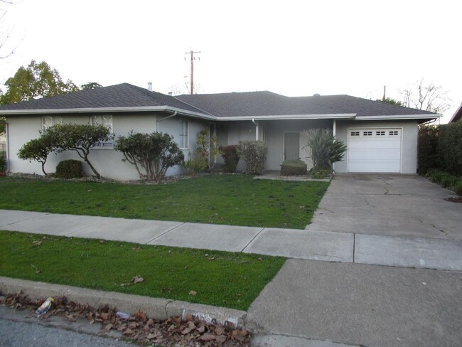 7690 Dowdy St in Gilroy, CA - Building Photo - Building Photo