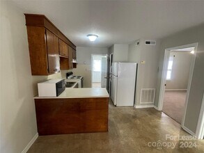 1446 19th Ave NE in Hickory, NC - Building Photo - Building Photo