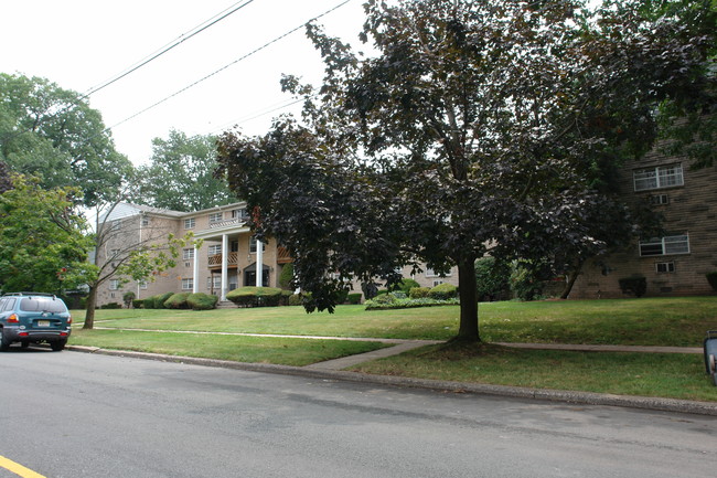 792 E 3rd Ave in Elizabeth, NJ - Building Photo - Building Photo