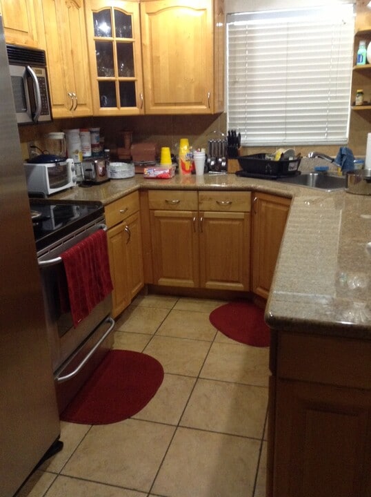 2238 Monroe St, Unit 204 in Hollywood, FL - Building Photo