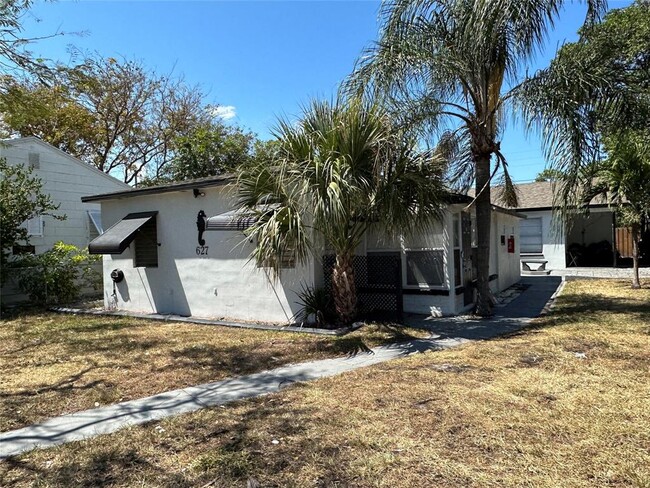 property at 627 W Pine St