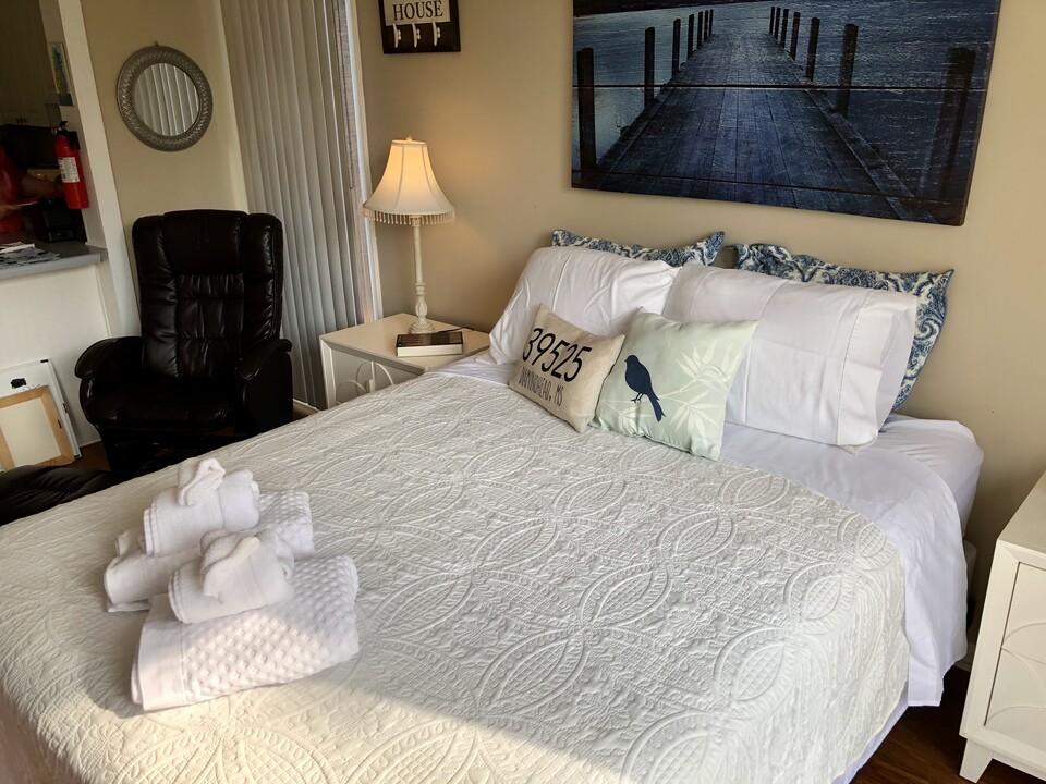 108 Lakeside Villla in Diamondhead, MS - Building Photo