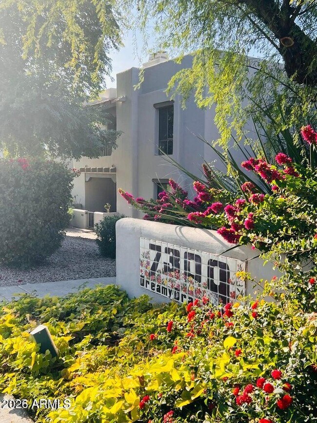 property at 7300 N Dreamy Draw Dr