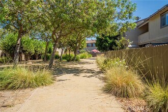 633 New Los Angeles Ave in Moorpark, CA - Building Photo - Building Photo