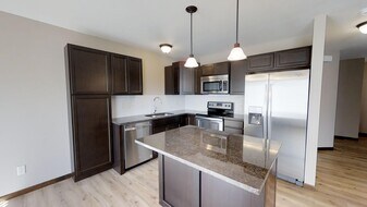 8720 E Harry St in Wichita, KS - Building Photo