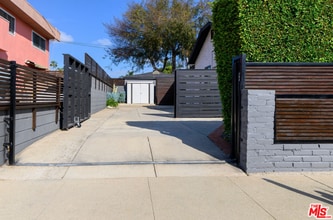 509 E Buckthorn St in Inglewood, CA - Foto de edificio - Building Photo