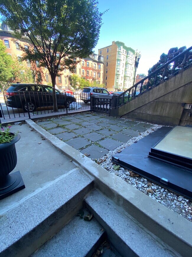 471 Massachusetts Ave, Unit 3 in Boston, MA - Building Photo - Building Photo