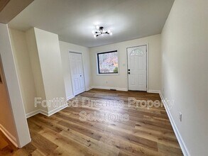 94 Camp Branch Rd in Black Mountain, NC - Foto de edificio - Building Photo