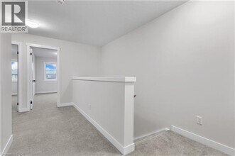 19 Wilkinson Ave in Cambridge, ON - Building Photo - Building Photo