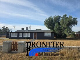 6701 Mountain View Ave in Inyokern, CA - Building Photo