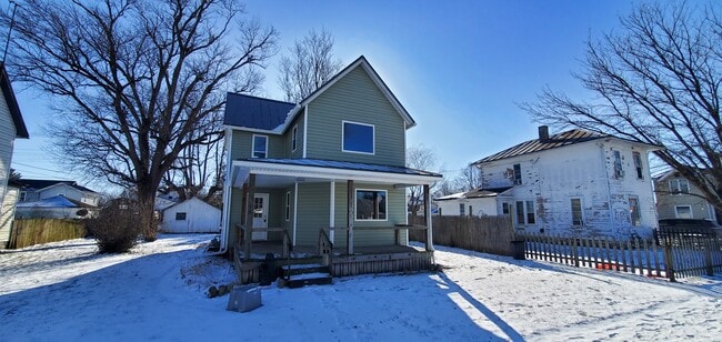 property at 816 W Gambier St