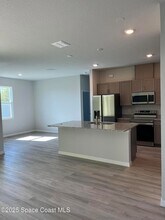 542 Lambright St SW in Palm Bay, FL - Foto de edificio - Building Photo