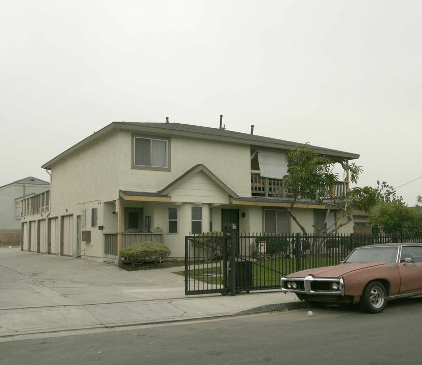 22000-22010 Verne Ave in Hawaiian Gardens, CA - Building Photo