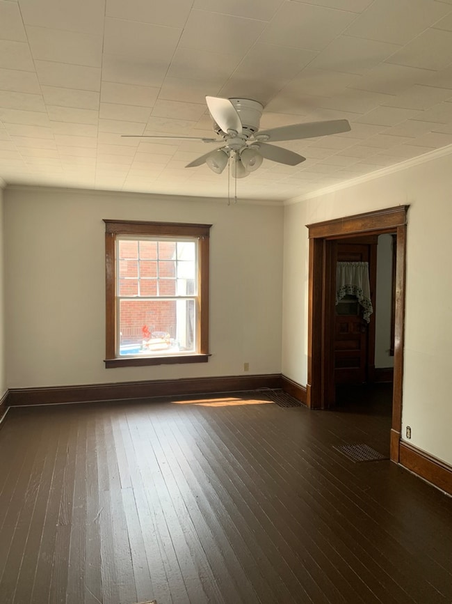 206 E 10th St in Ashland, OH - Building Photo - Building Photo