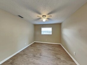 135 Euclid Loop in Seffner, FL - Building Photo - Building Photo