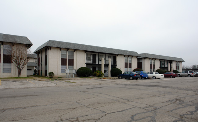 Sunset Terrace Apartments in Seguin, TX - Building Photo - Building Photo