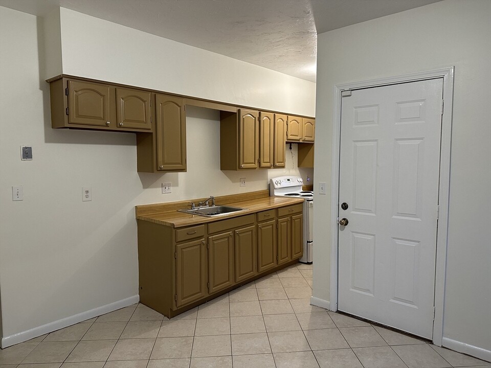 245 Green St in Brockton, MA - Building Photo