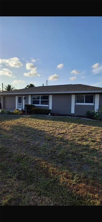 346 Cypress Ave NW in Port Charlotte, FL - Building Photo