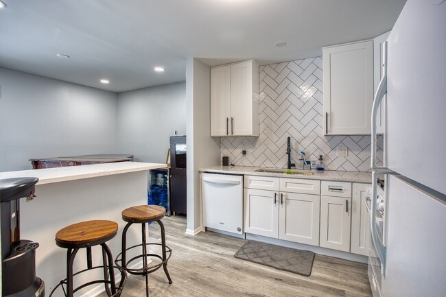 1732 Harrow Ct in Wheaton, IL - Building Photo - Building Photo