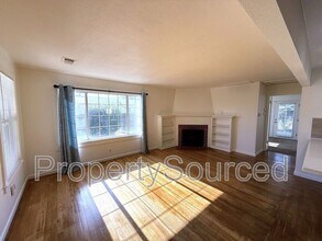 221 N Lincoln Ave in Manteca, CA - Building Photo - Building Photo