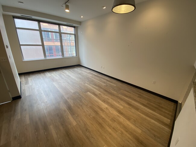 145 E Berkeley St, Unit 6 in Boston, MA - Building Photo - Building Photo