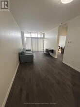 1 Leaside Park Dr in Toronto, ON - Building Photo - Building Photo